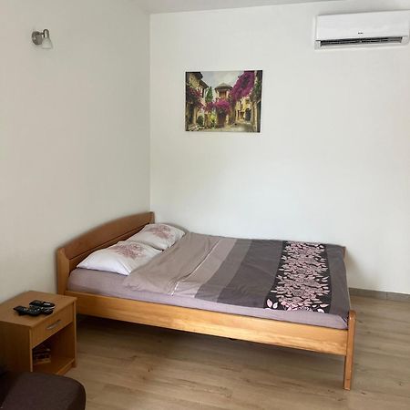 Apartman Iskra Apartment Bijela Bagian luar foto