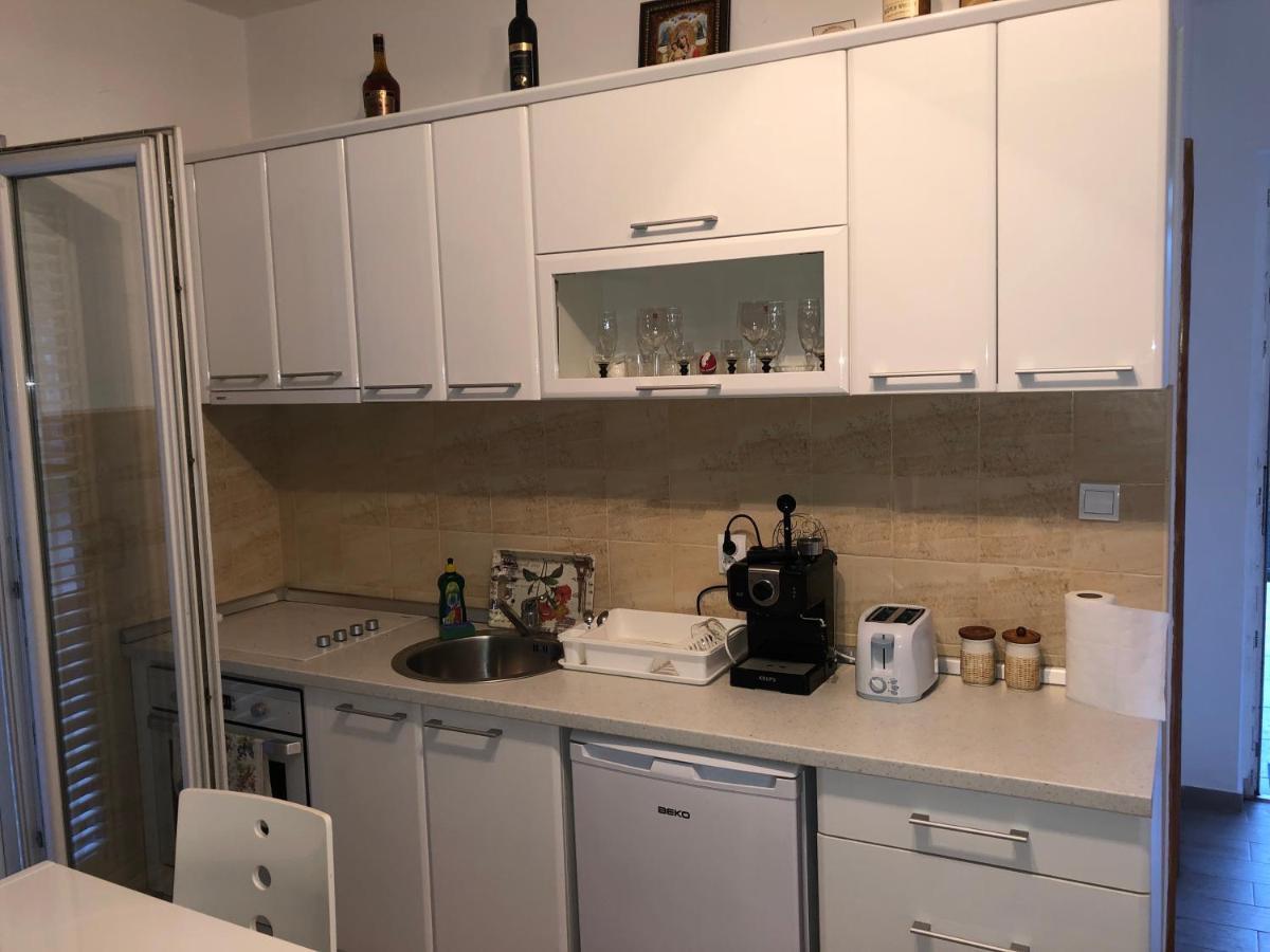 Apartman Iskra Apartment Bijela Bagian luar foto