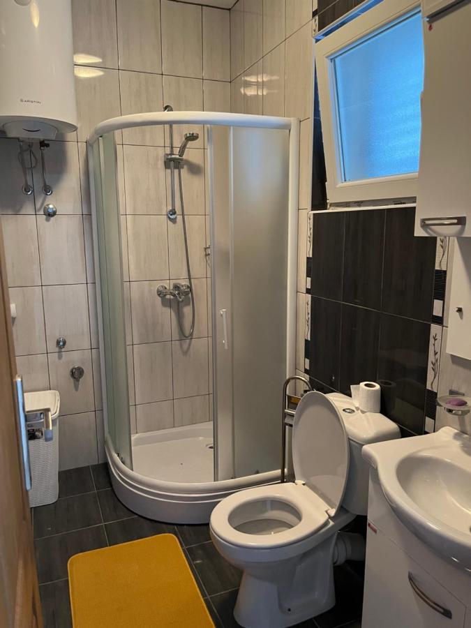 Apartman Iskra Apartment Bijela Bagian luar foto