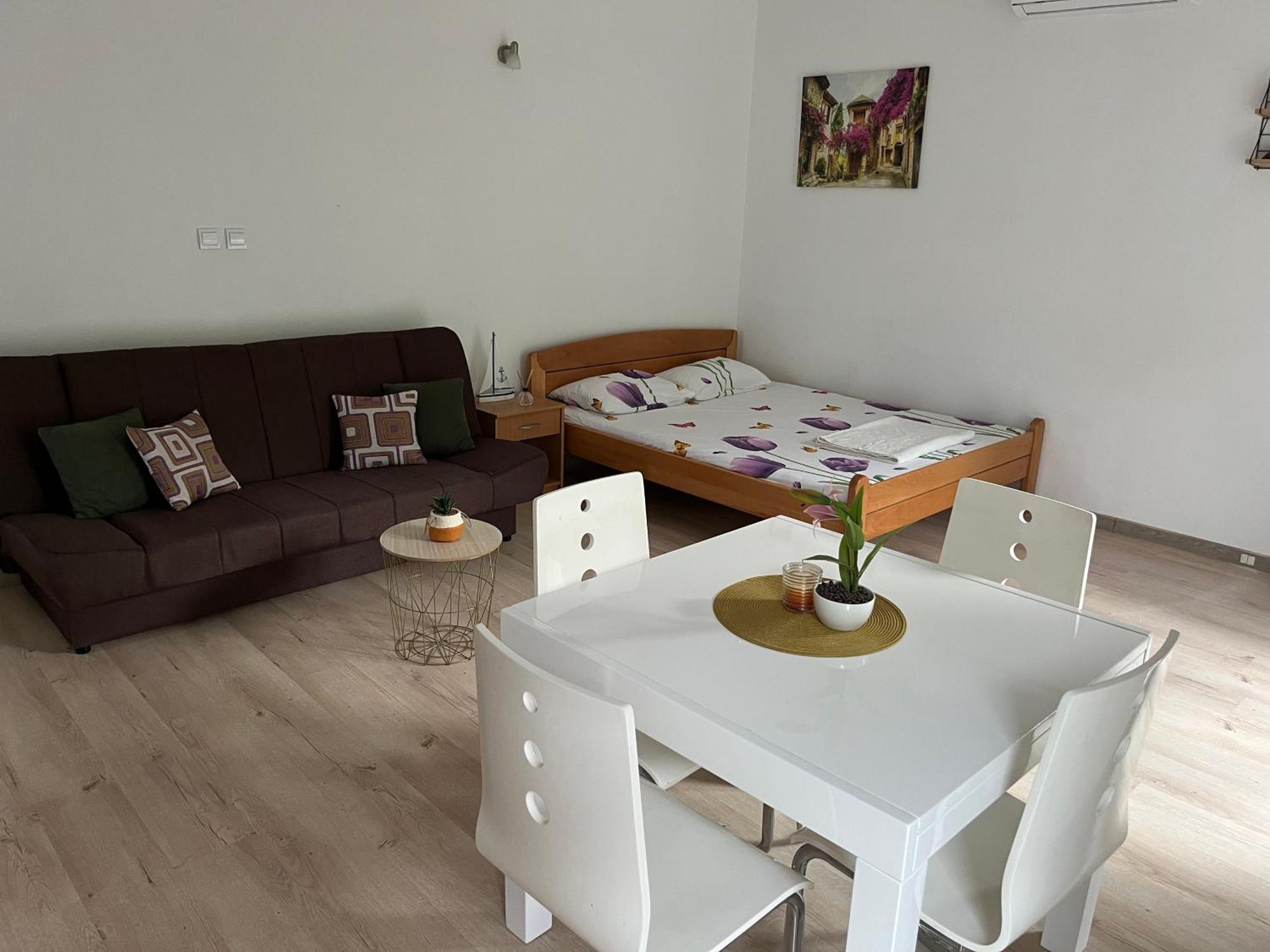 Apartman Iskra Apartment Bijela Bagian luar foto