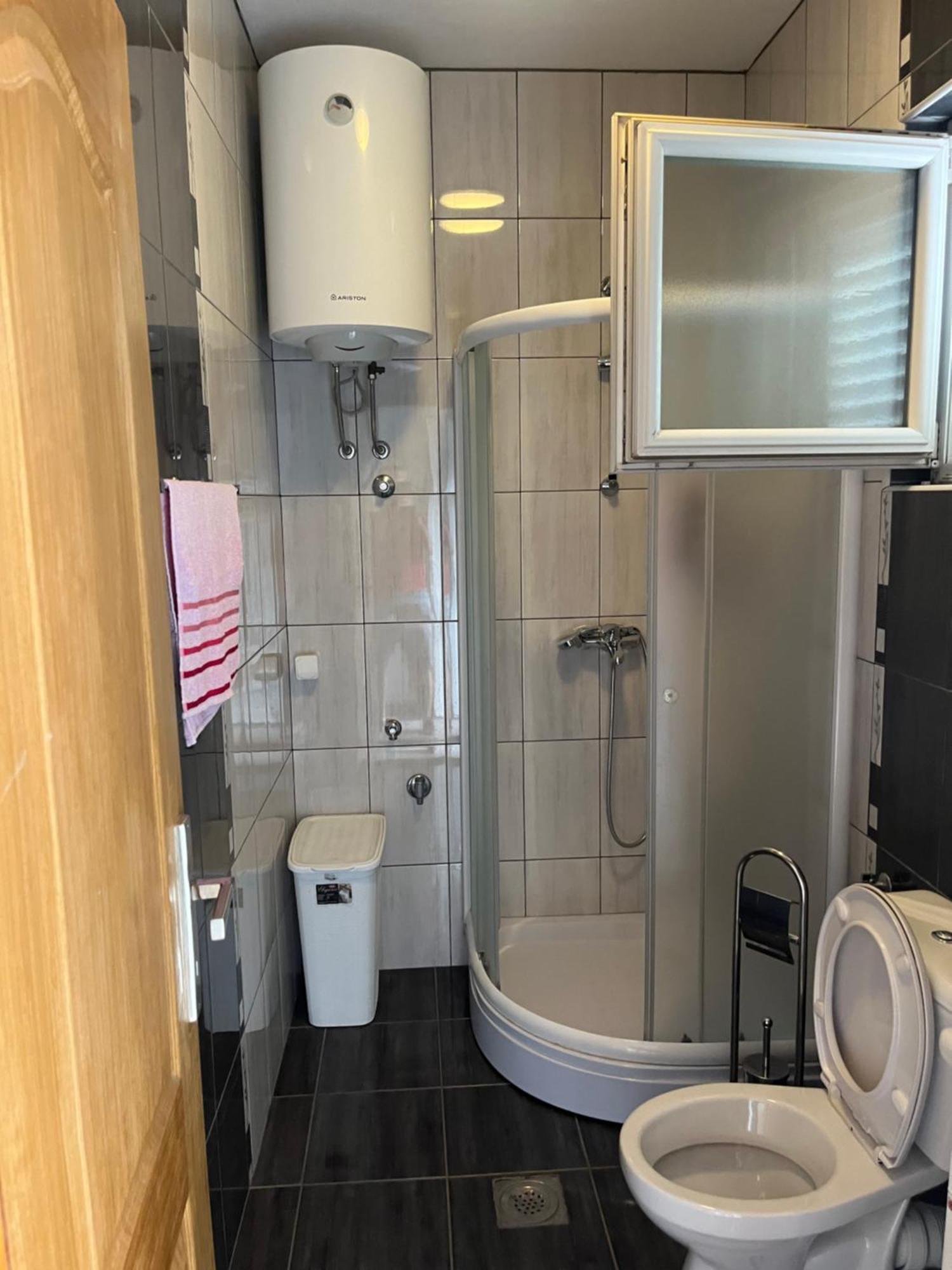 Apartman Iskra Apartment Bijela Bagian luar foto
