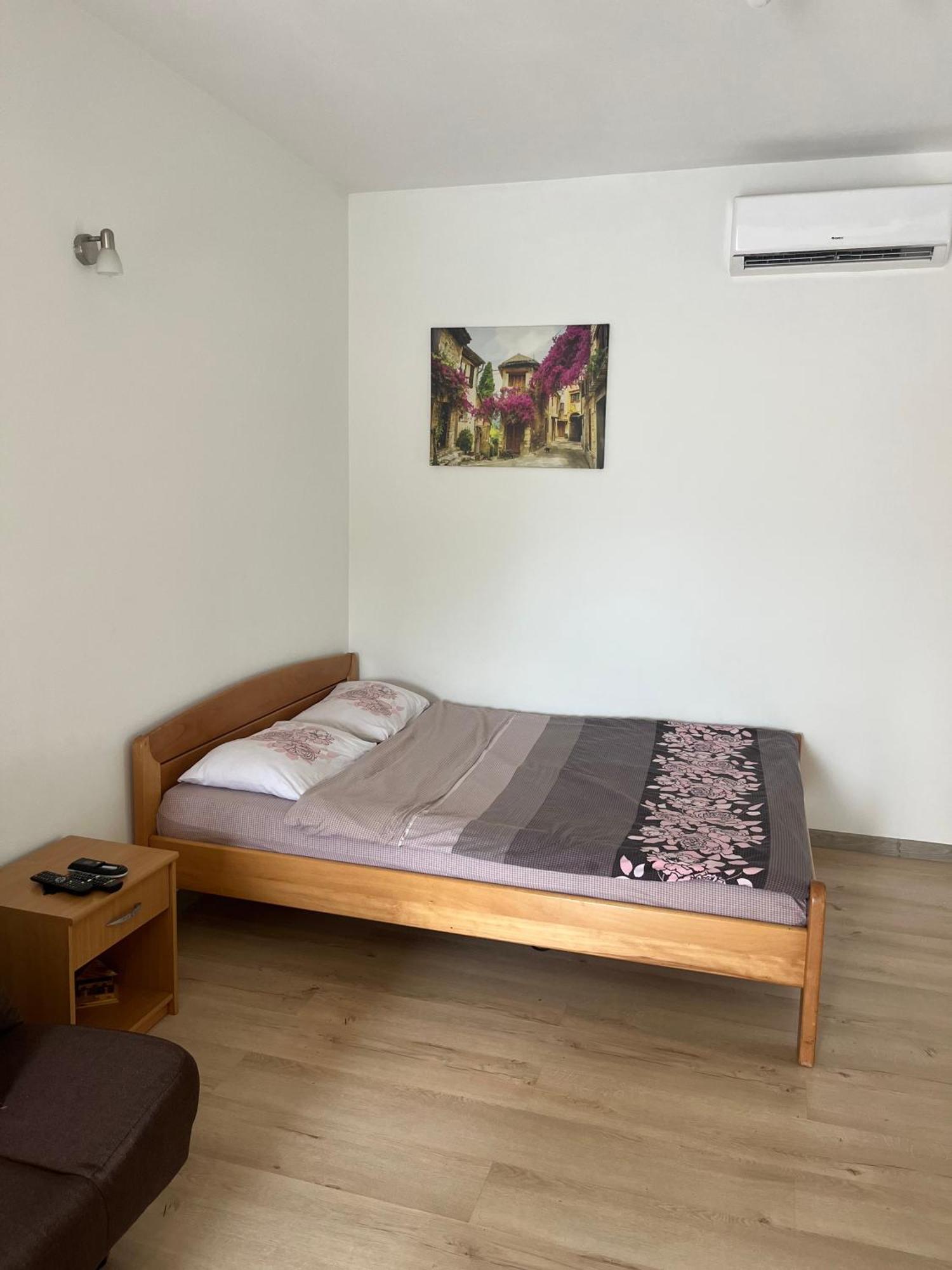 Apartman Iskra Apartment Bijela Bagian luar foto